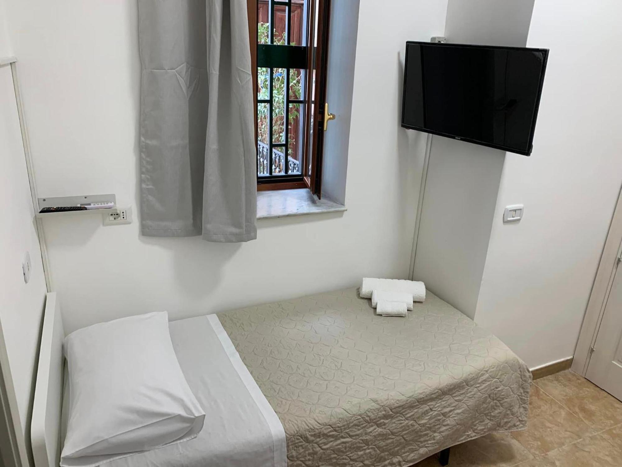 Miris Home Fast And Comfortable With Self Check In 8 Minutes Walk Near Naples Airport Exterior photo